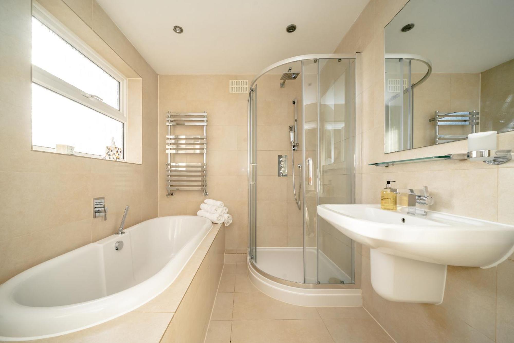 London & Forest Loughton  Luaran gambar