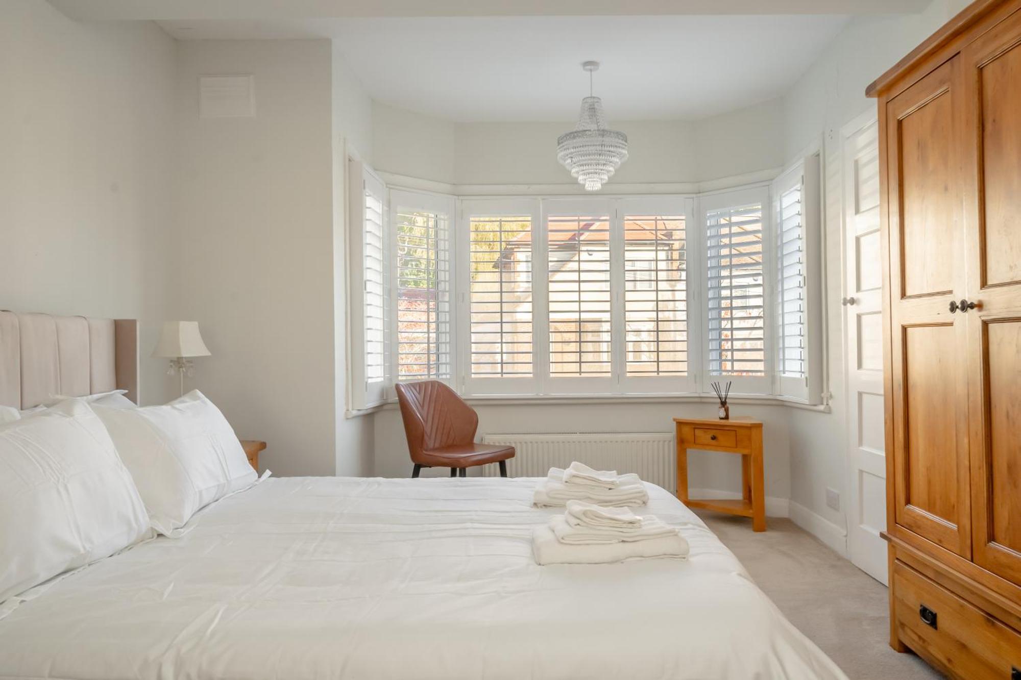 London & Forest Loughton  Luaran gambar
