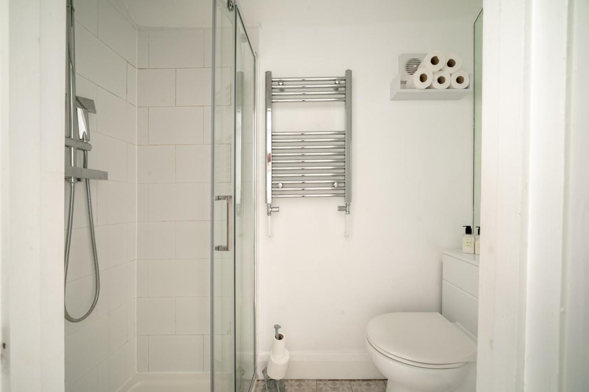 London & Forest Loughton  Luaran gambar